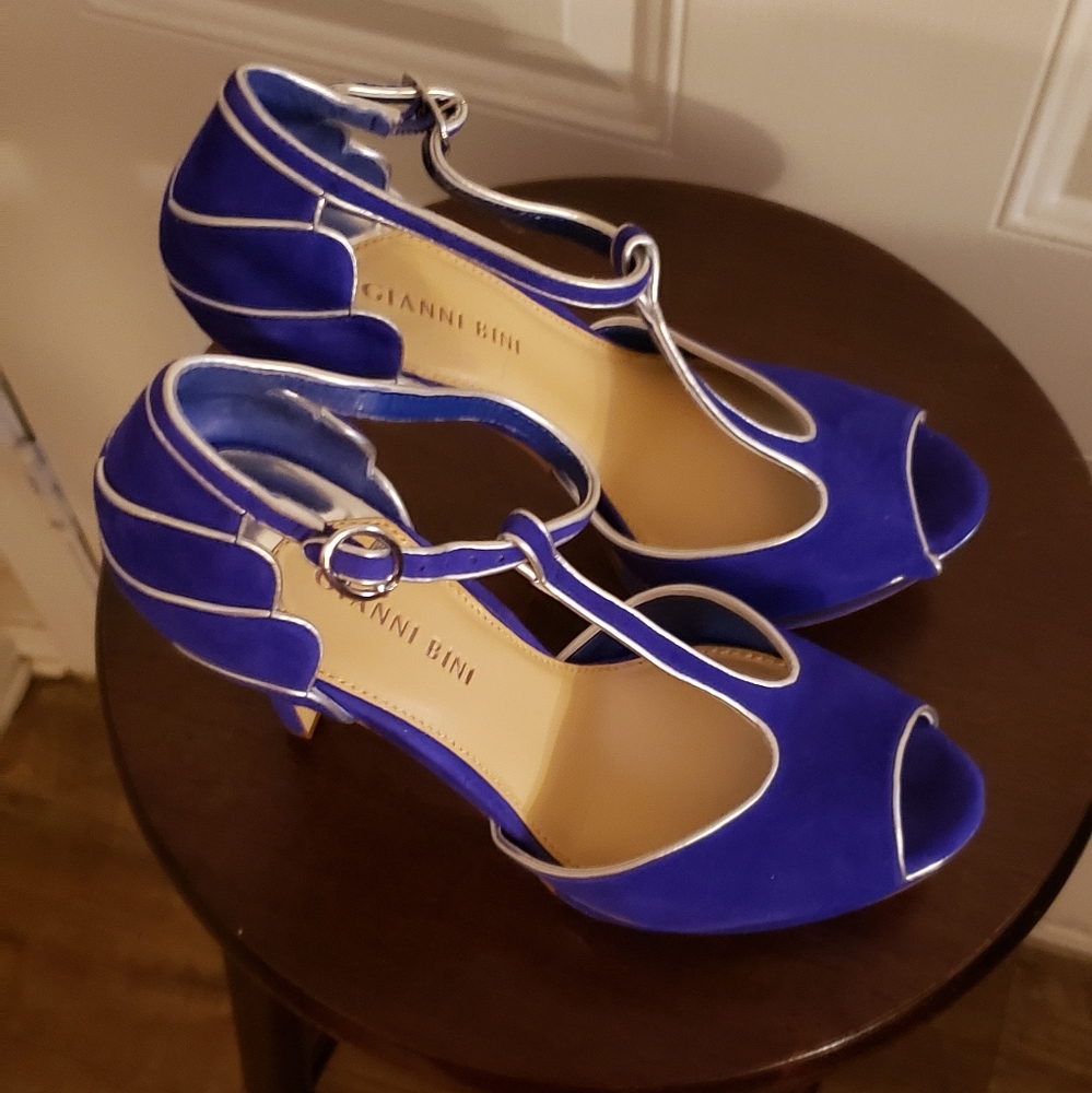Pretty Blue lined with silver high heels